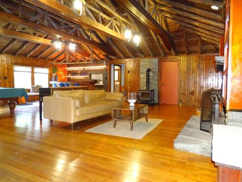 Northborough Casa | Beautiful Guest Cabin on Quiet Estate