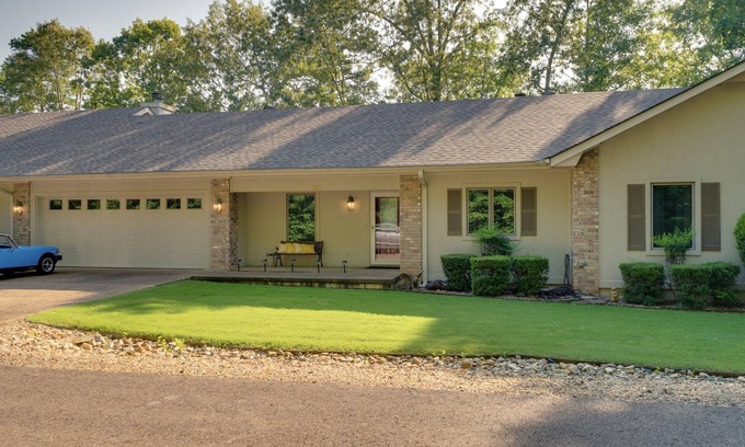 Hot Springs Village Casa | Beautiful home, 1/4 mile from Balboa Beach/Marina