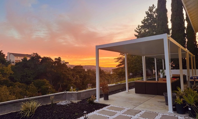 Walnut Casa | Beautiful Hillside Retreat w/ sunset views near Disneyland