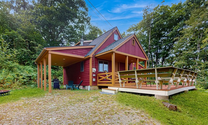 Rockport Cabina | ¡NUEVO LISTADO! Hilltop home w / deck, vista de Penobscot Bay - ¡cerca de festivales y más!