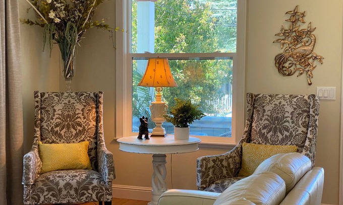 Cloverdale Casa | Beautiful historic 3 bedroom home with a 5 minute walk to downtown