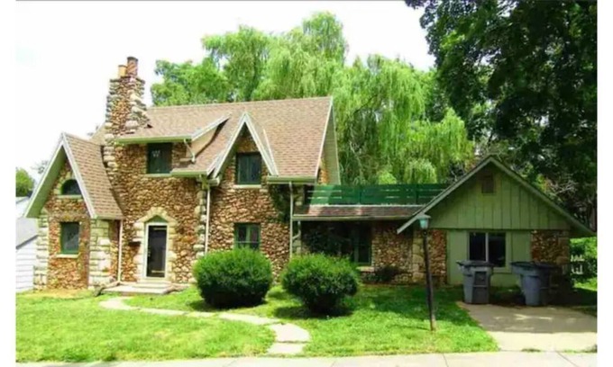 Emporia Casa | Beautiful Historic rock house