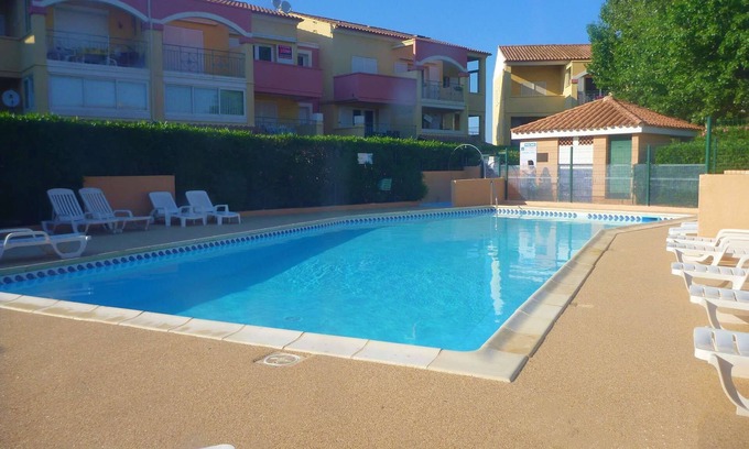 Marseillan Casa | Hermosa villa en residencia con piscina, cancha de tenis y cancha de petanca