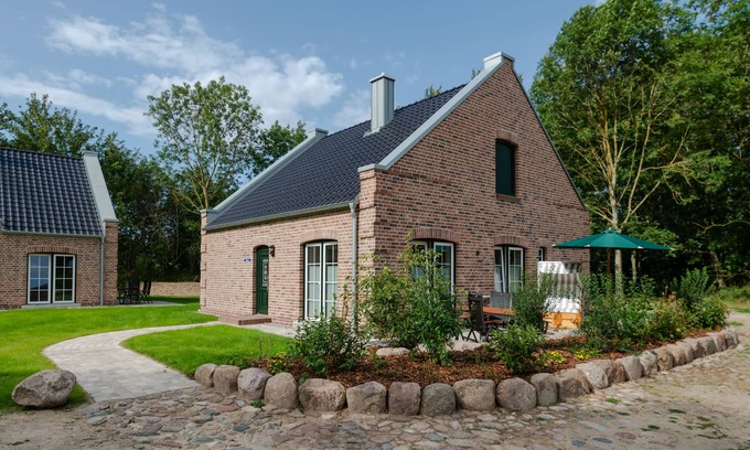 Vitzdorf Casa | Hermosa casa de vacaciones con terraza, silla de playa, chimenea y sauna finlandesa.