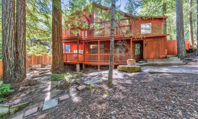 Willits Casa | Beautiful Home in the Redwoods