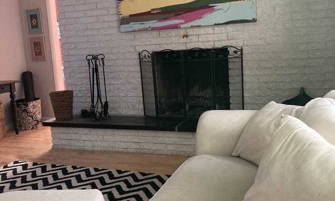 Mequon Casa | Beautiful home located 15 minutes form downtown Milwaukee .