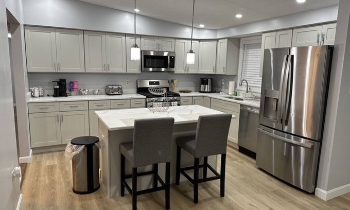 Worcester Casa | Beautiful home minutes to shopping center, mall and College of Holy Cross.