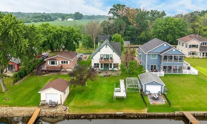 Butte Des Morts Casa | Beautiful home on Lake Butte des Morts for the 2025 NFL Draft or EAA Convention