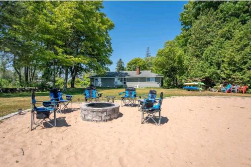 Bark River Casa | Beautiful home on Lake Michigan, near Escanaba