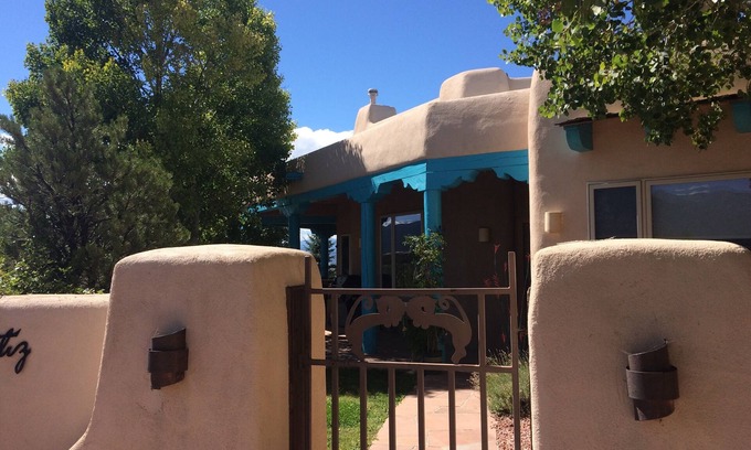 El Prado Casa | Hermosa casa, vistas espectaculares, cerca del centro de Taos y el valle de esquí, bañera de hidromasaje
