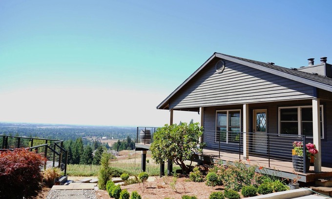 Newberg Casa | Beautiful home, stunning views in the heart of the wine country