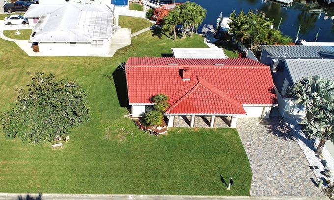 New Port Richey Casa | Beautiful home on a deep water canal leading to the Gulf of Mexico.