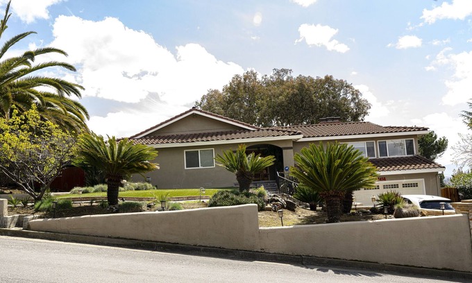 Berryessa Casa | Beautiful Home w/City View, 6 queen beds, 3 baths.