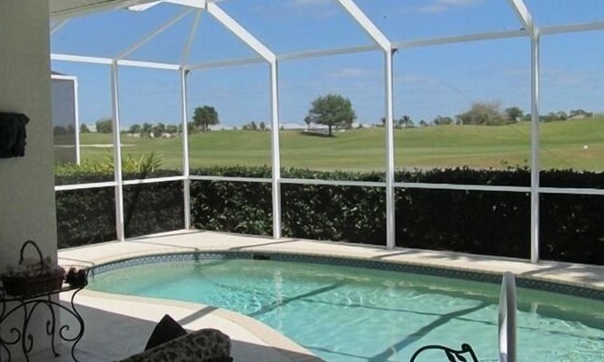 Falcons Glen Villa | Hermosa villa con piscina en calle