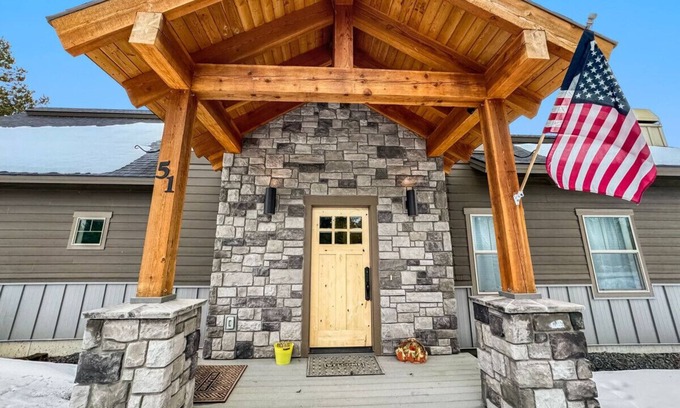 Fir Grove Estates Casa | Beautiful home with private hot tub in Donnelly!