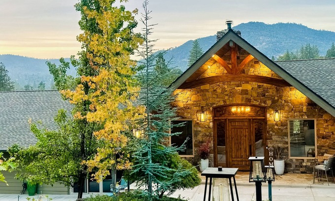 North Fork Casa | Beautiful home with playground, pond, foosball, & stainless steel appliances