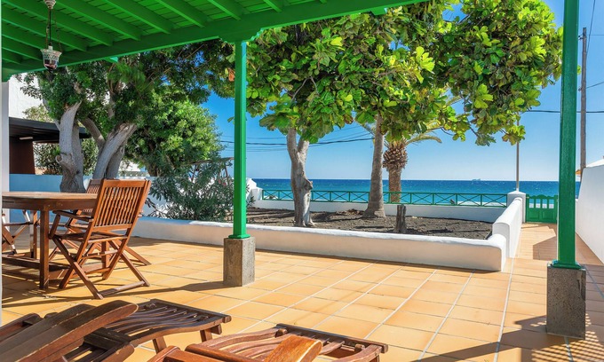 Playa Honda Casa | Hermosa casa junto al mar con gran patio, jardín, vistas al mar y Wi-Fi