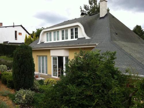 Dolni Pocernice Casa | Beautiful house in Prague with parking