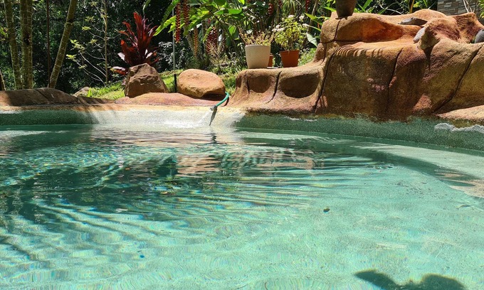 Garabito Chalet De Esquí | Hermosa casa, rodeada de naturaleza en Turrubares, apta para HomeOffice