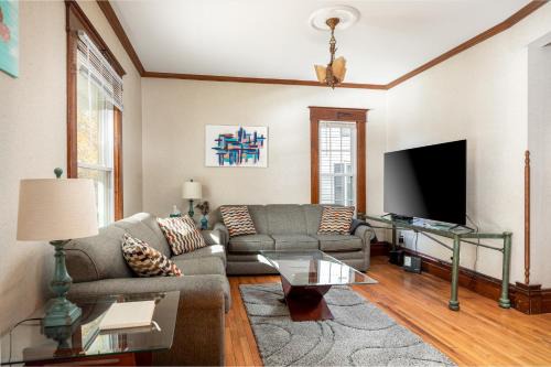 Traverse City Casa | Beautiful House Walk Everywhere AC Fire Pit