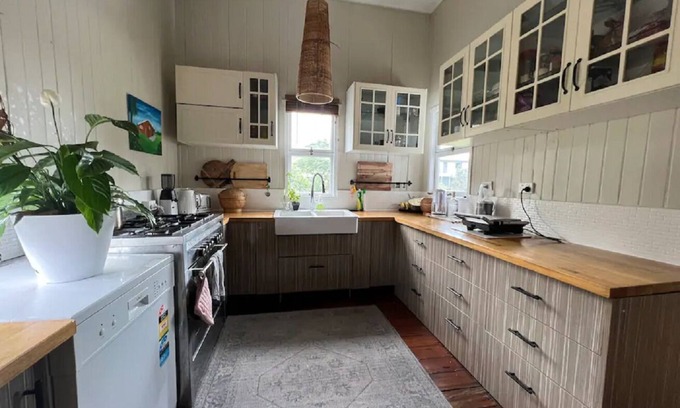 Rocklea Casa | Beautiful house with huge bedroom in Queenslander