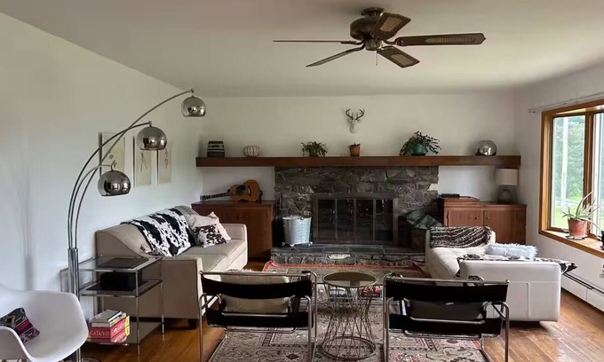 Copake Casa | Beautiful Hudson Valley Country Lake House