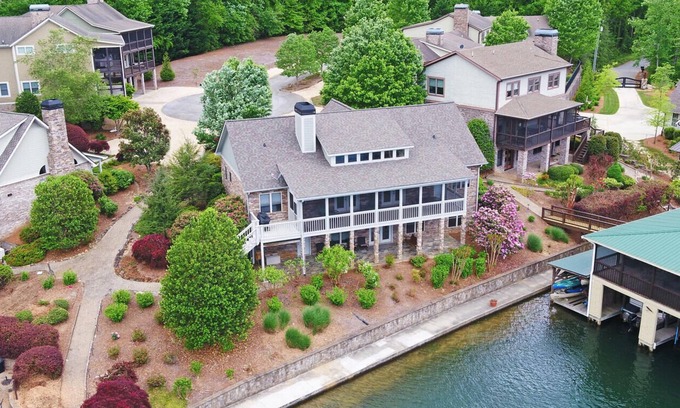 Clarkesville Casa | Hermoso lago Burton Lakefront Home