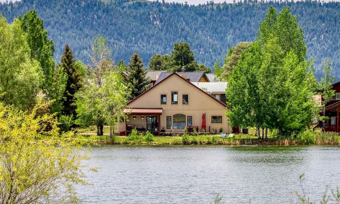 Pagosa Springs Casa | Beautiful Lake Front Home w/ hot tub! Spectacular Foliage for Leaf Peepers!