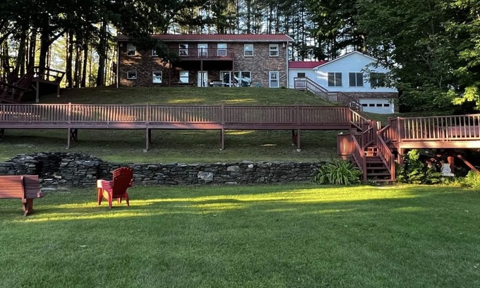 Litchfield Casa | Beautiful Lake Front Home
