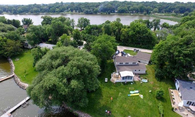 Juneau Casa | Recientemente remodelado Beautiful Lake House Perfect Peaceful Country Getaway