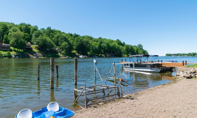 Wolcott Casa | Beautiful Lake House with Hot Tub!