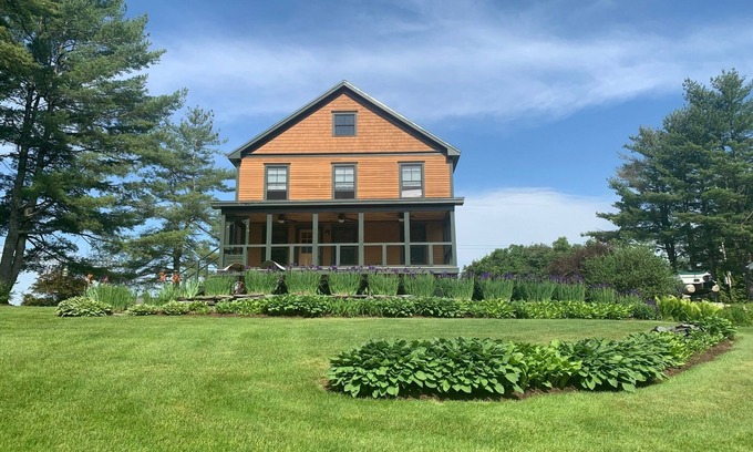 Wells Casa | Beautiful Lake-side home in Wells, VT Within 45 minutes to 3 ski slopes