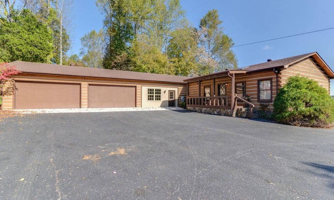 Celina Cabina | Hermosa cabaña con vista al lago en Dale Hollow Lake, capacidad para 12 personas, Marina 1/4 milla