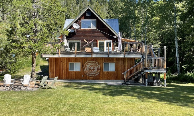 Okanagan-Similkameen Cabina | Hermosa cabaña frente al lago en el tranquilo lago Osprey