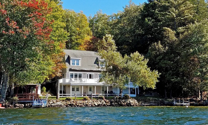 Barnstead Casa | Hermosa casa frente al lago con impresionantes vistas del atardecer!