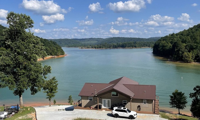La Follette Casa | BEAUTIFUL Lakefront Home on NORRIS LAKE