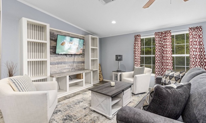 Henderson County Casa | Beautiful Lakehouse - Near Lake - Cabin Feel - TX