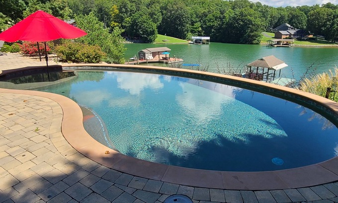 Huddleston Casa | Beautiful lakeside family or corporate retreat with pool, hot tub, and more!