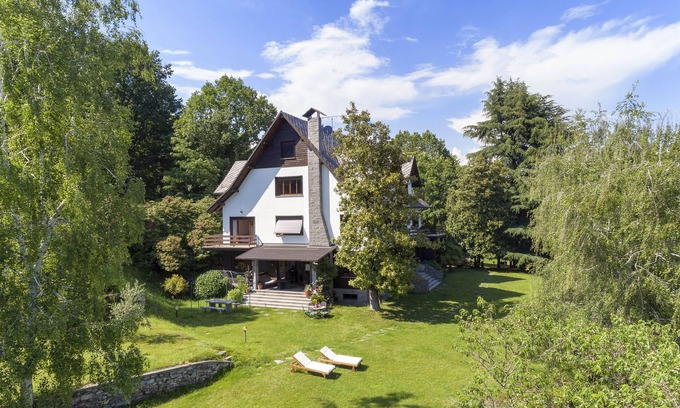 Montrigiasco Villa | Hermosa villa grande en medio de la exuberante naturaleza verde!