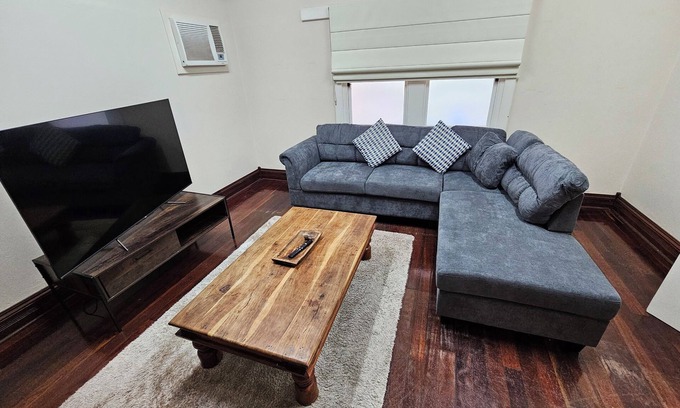 Geraldton Casa | Beautiful large vintage home in the centre of town