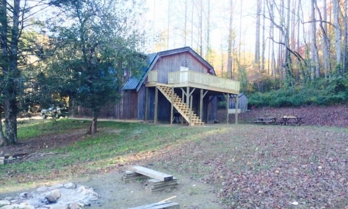Globe Casa | Hermoso loft construido sobre granero rústico.