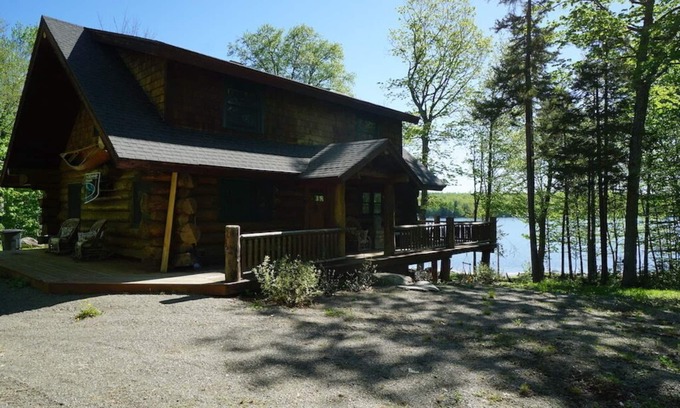 Rockwood Cabina | Beautiful Log Cabin in the Moosehead Region- on Brassua Lake