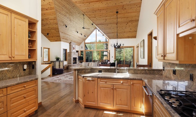 Woody Creek Casa | Hermosa casa de lujo en el río Roaring Tenedor en Woody Creek