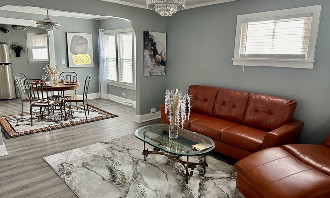 Muskegon Casa | Beautiful modern vacation home located in Muskegon a harbor of Lake Michigan.