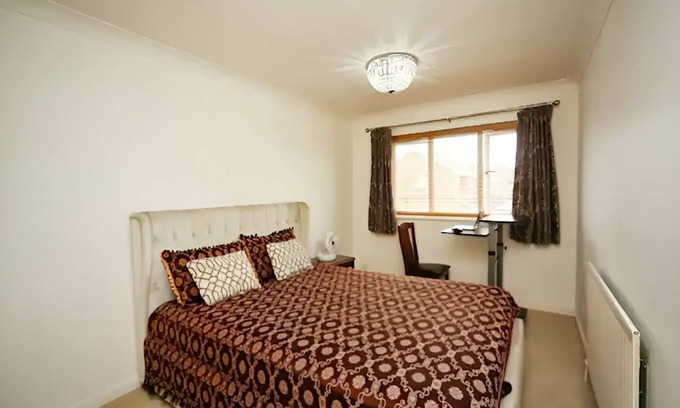 Solihull Casa | Beautiful Modren KingSize Bed Room