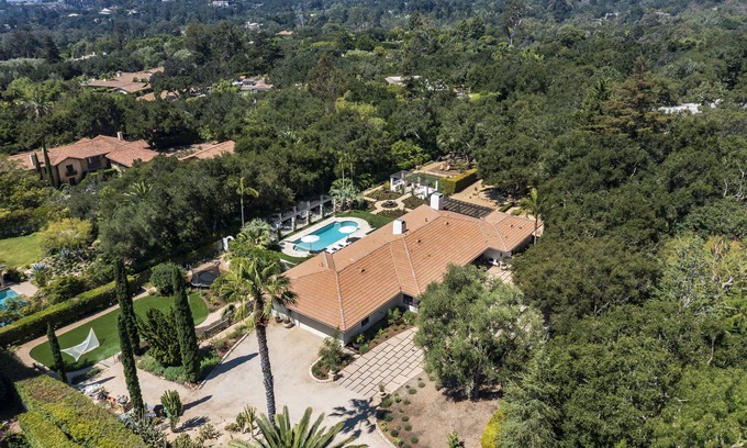 Golden Quadrangle Casa | Beautiful Montecito Estate with magical gardens- Renovated in 2025