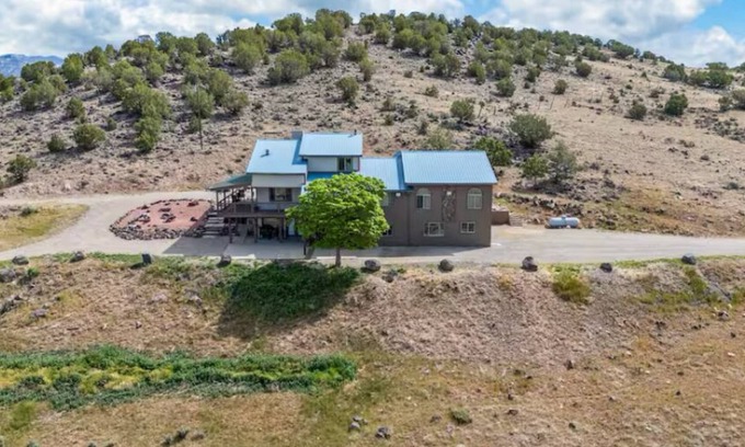 Mesa Casa | Beautiful Mountain Getaway with Stunning Views and minutes from ski resort