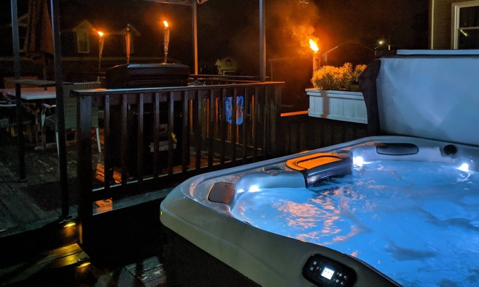 Fox Lake Casa | Hermosa línea náutica 4/3 frente al mar con apartamento adicional, jacuzzi y terraza grande