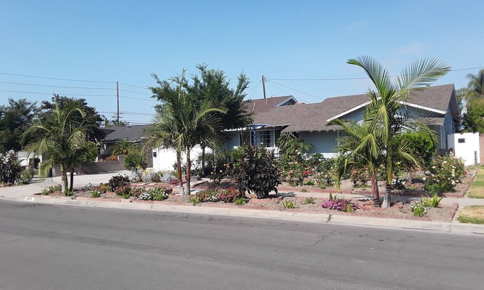 Southwest Anaheim Casa | Hermosa casa nueva de 2 dormitorios en un barrio idílico