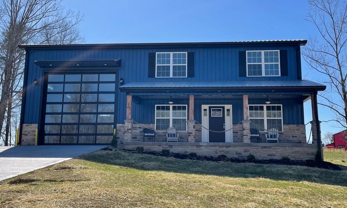 Russell Springs Casa | Beautiful NEW 4br 3 ba Barndaminium on Lake Cumberland